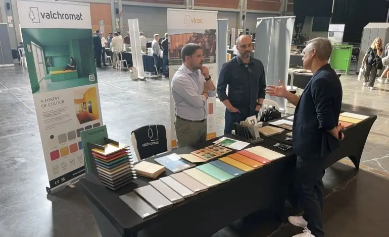 panneaux Viroc et Valchromat d’Investwood présentés à MATTERA ZGZ 2025